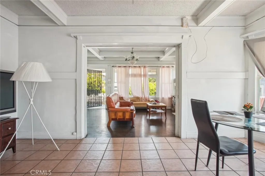 1153 S Kingsley Drive, Los Angeles, California 90006 home-pic-11